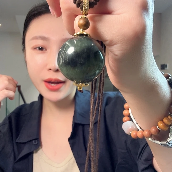 佳***姐未镶嵌蛇纹石玉颈饰