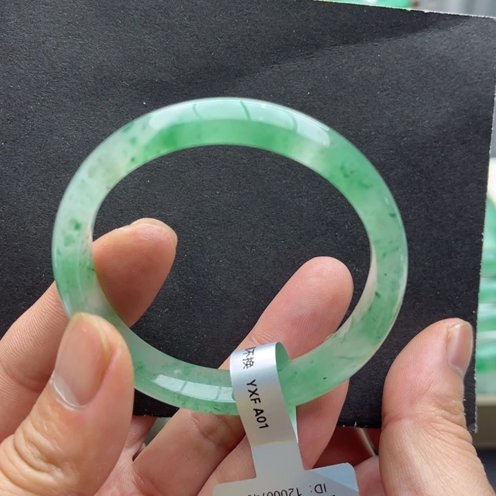 石英质玉未镶嵌手镯