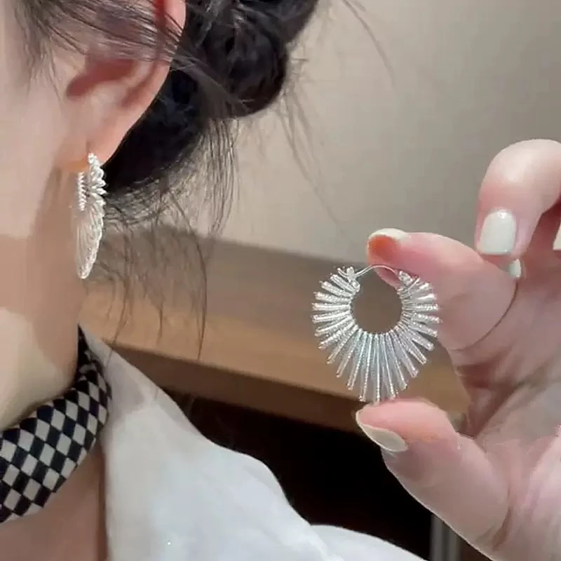 铜合金耳饰 金属桃心耳环欧美夸张线条耳扣新款小众独特个性爆款