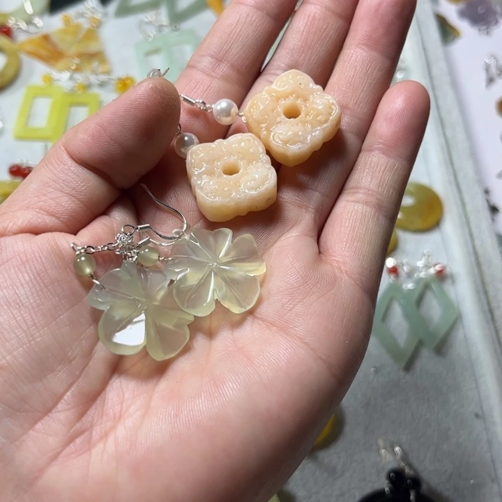 蛇纹石玉合金耳饰