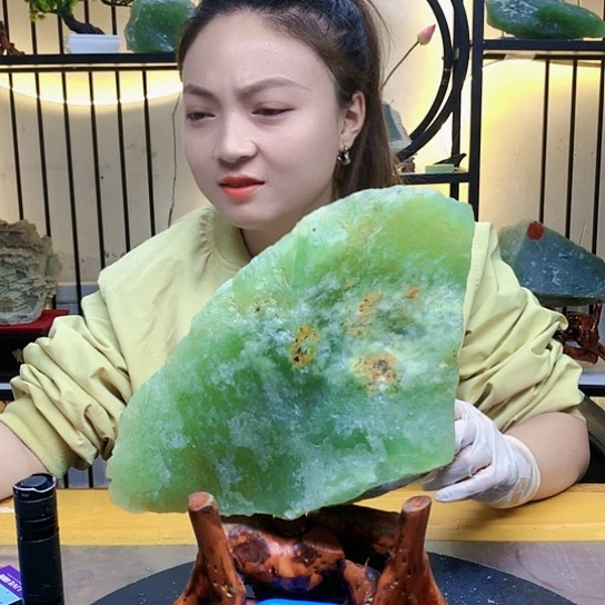 【闪购商品】未镶嵌蛇纹石玉原石啤****c