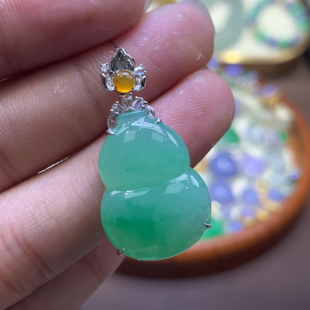 翡翠18K金镶嵌颈饰