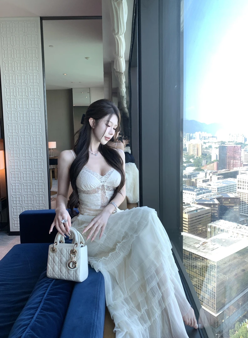 高级感气质纯欲风辣妹性感蕾丝吊带上衣法式显瘦半身裙纱裙套装