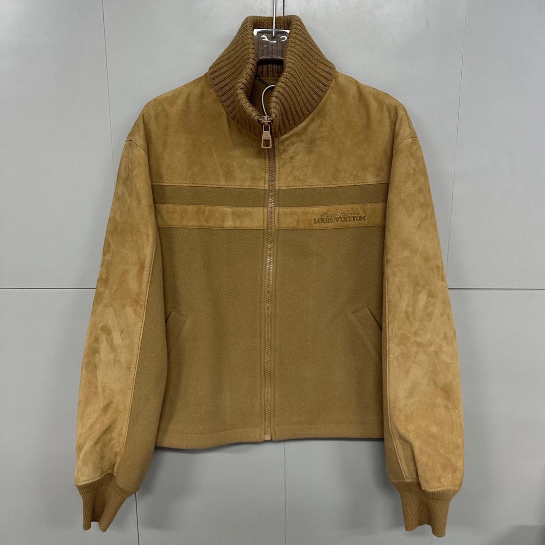 全新未使用   LV 麂皮羊毛拼接刺绣logo夹克外套 46码 P00894