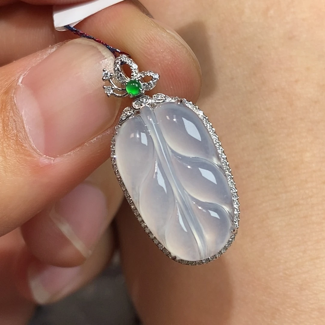 翡翠颈饰18K金镶嵌叶子