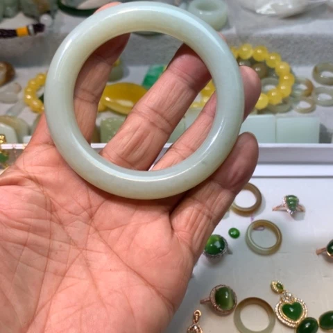 颈饰未镶嵌和田玉饮**源