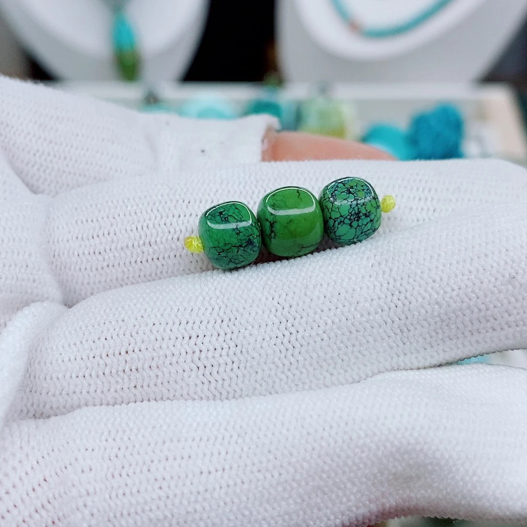 绿松石未镶嵌颈饰