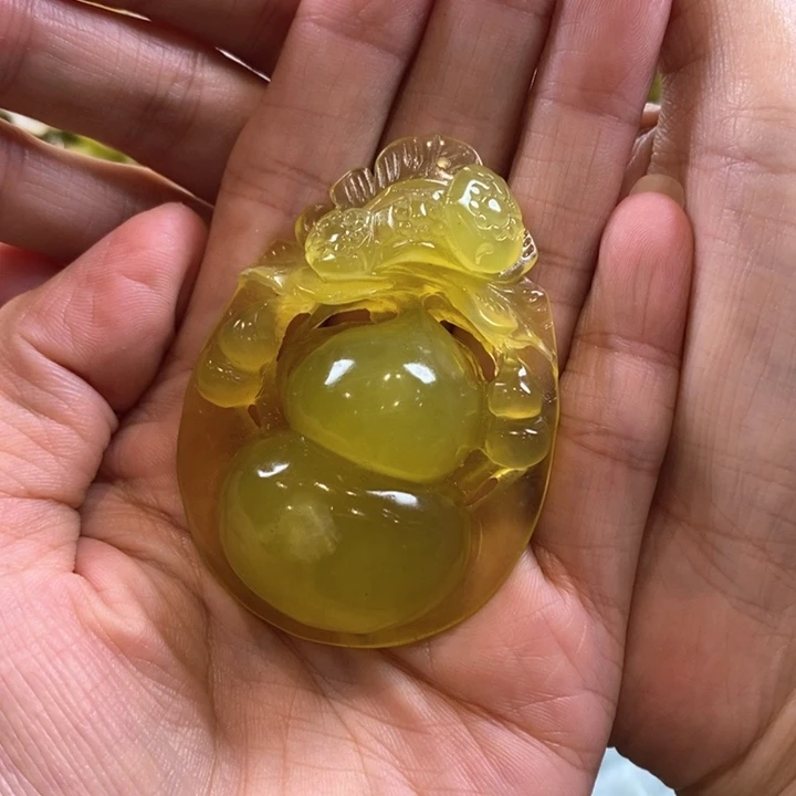 滕***雷蛇纹石玉未镶嵌挂件