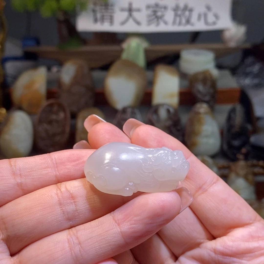 颈饰未镶嵌和田玉（白玉）貔貅吊坠