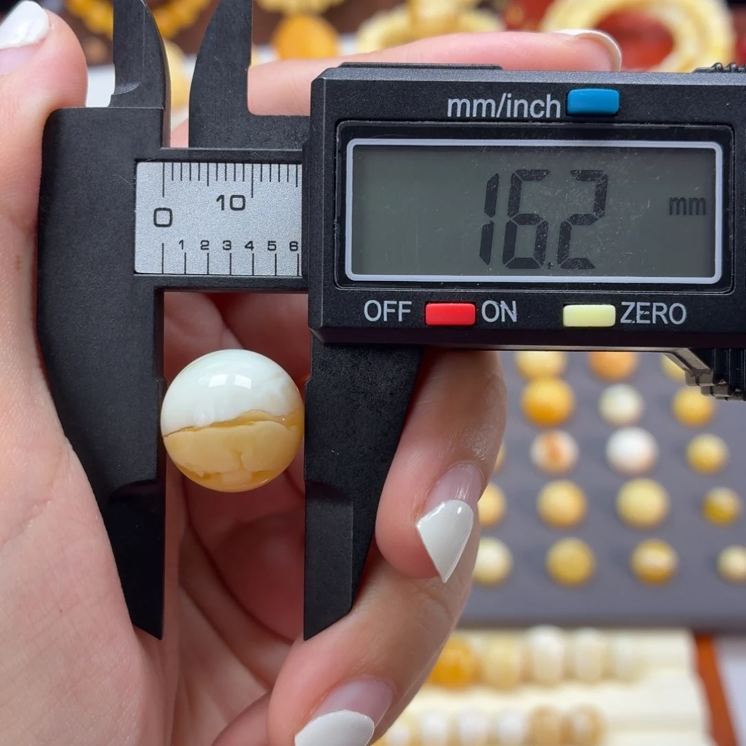 琥珀未镶嵌裸石俄料荧光白16mm