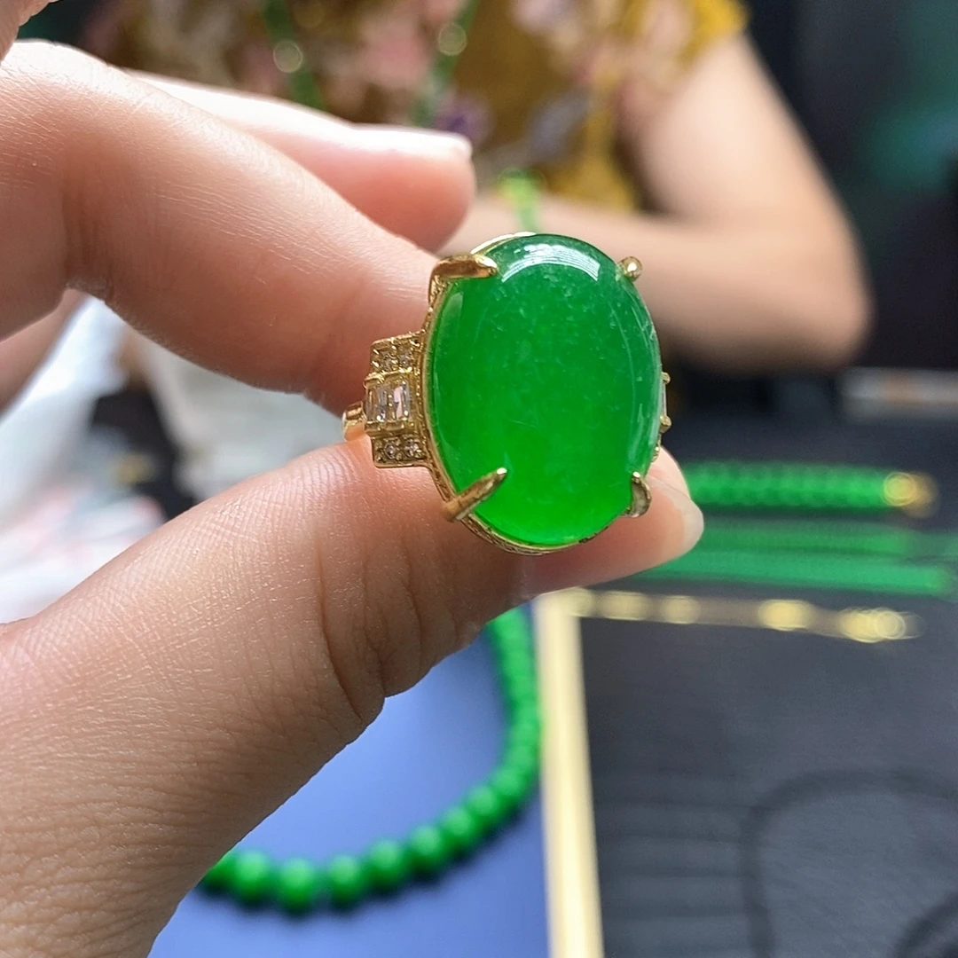 翡翠未镶嵌颈饰大蛋面