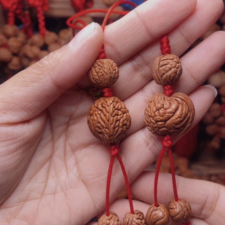 木质类龙纹桃枭挂件