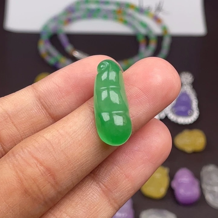 翡翠未镶嵌颈饰吊坠