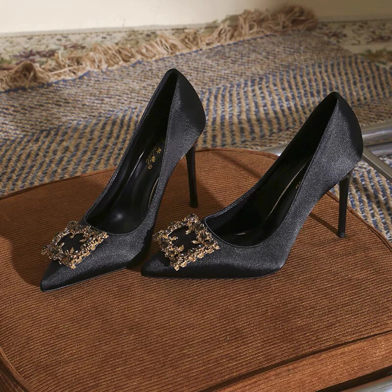 直播间福利313233百搭高跟鞋女水钻方扣细跟尖头浅口职业单鞋大码