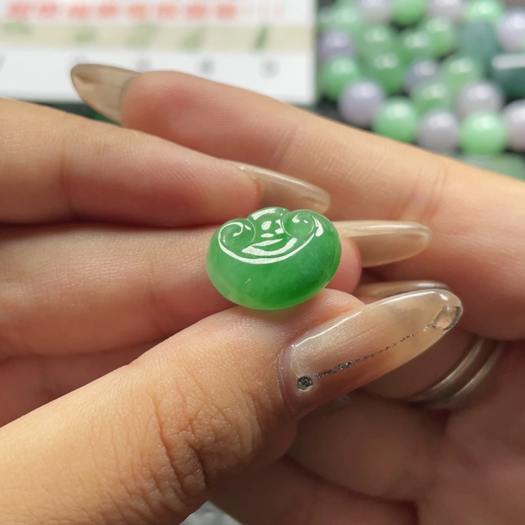 翡翠挂件未镶嵌   翡翠