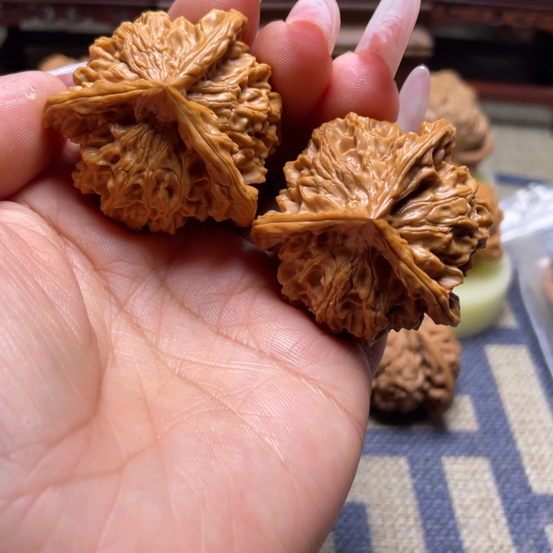 一***大文玩核桃吊坠44盘山公子帽三棱