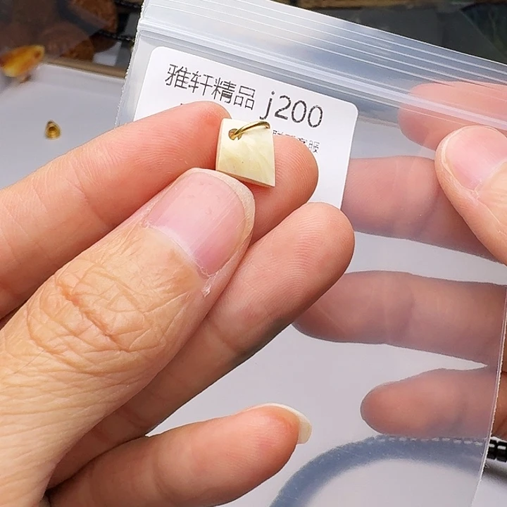 琥珀未镶嵌裸石琥珀