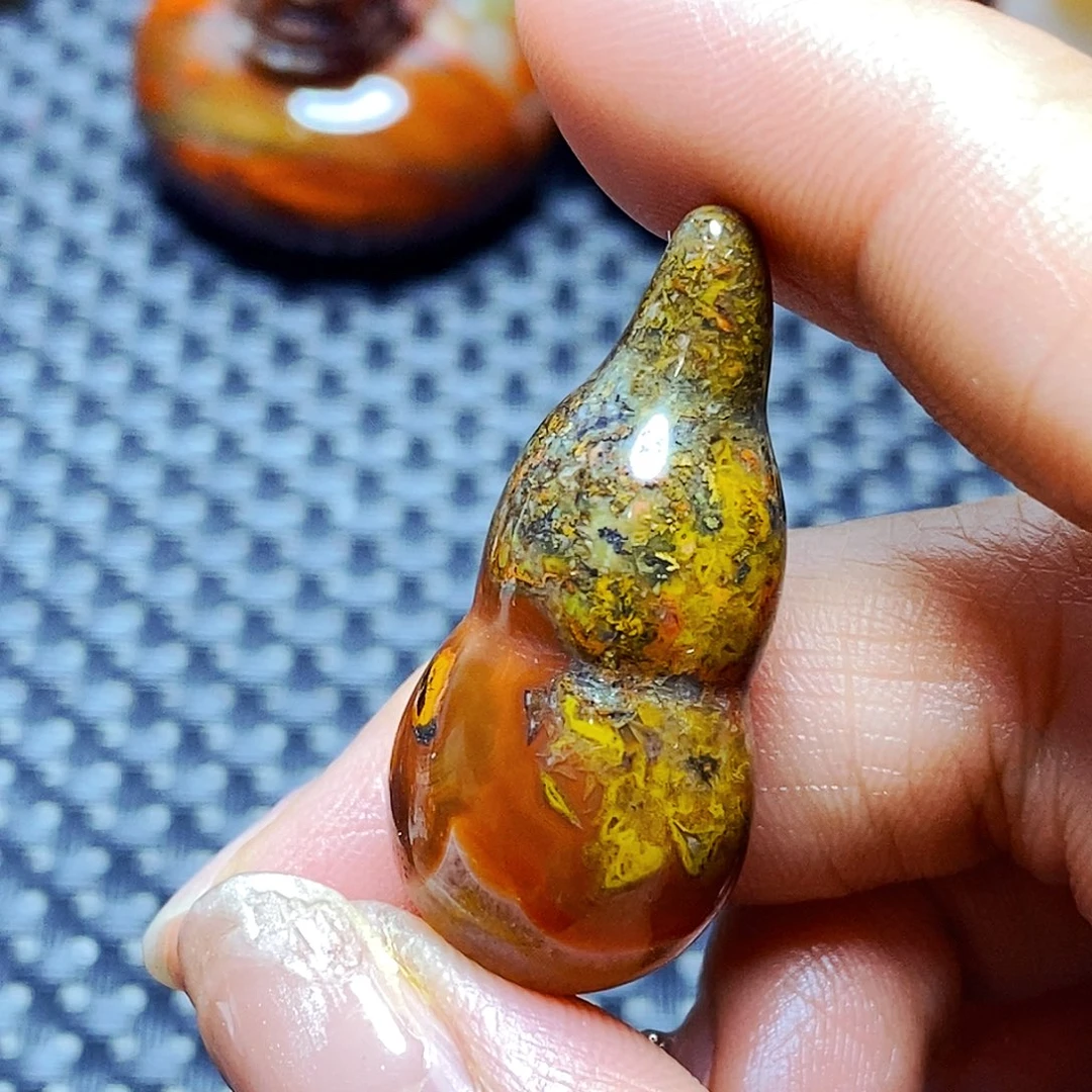 未镶嵌颈饰玛瑙/玉髓倚***眠