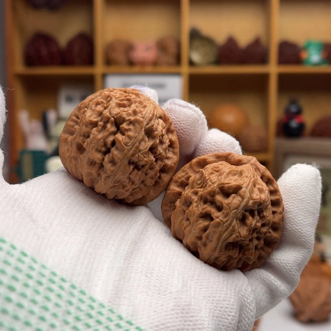 文玩核桃把件福利不退换，37+白狮子