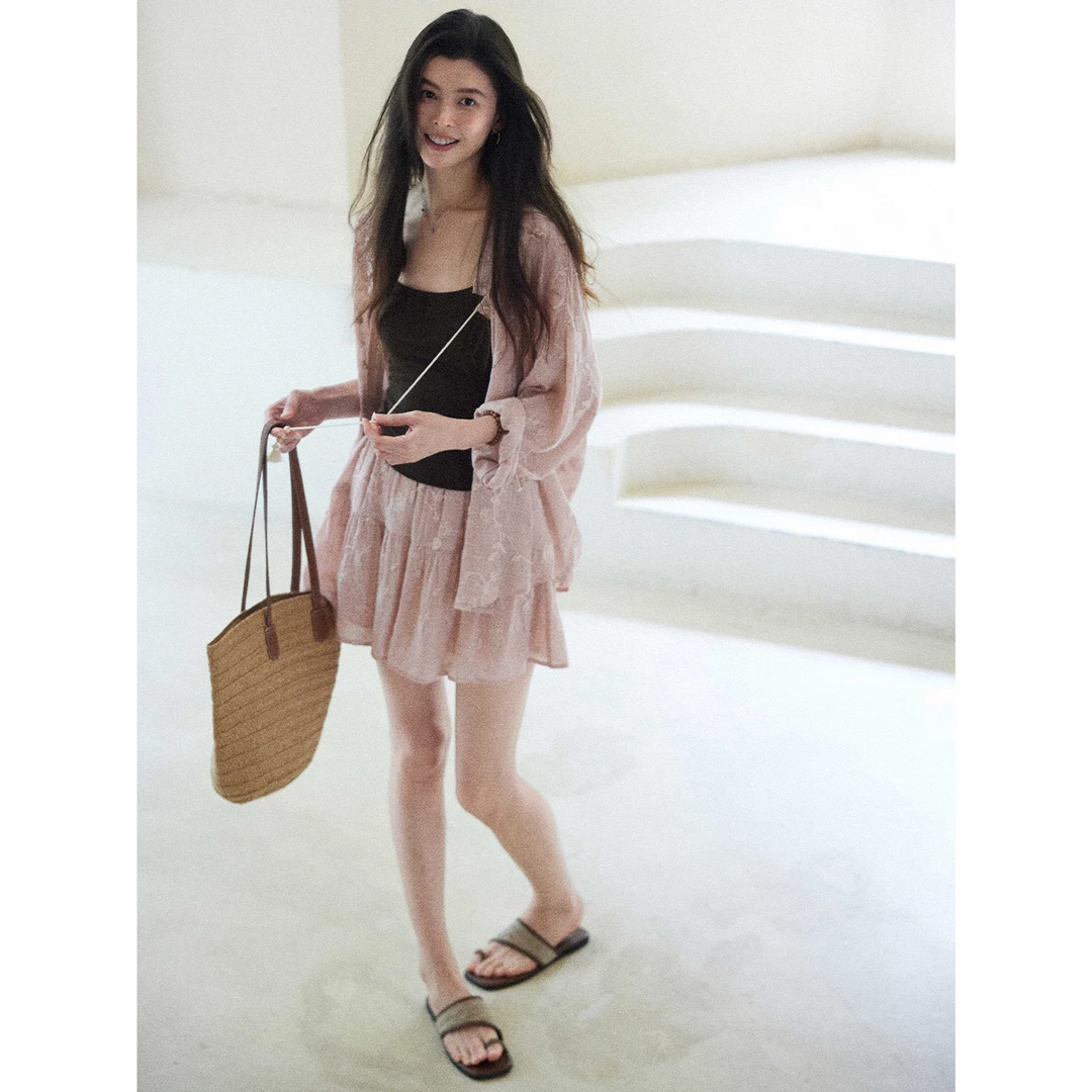 贰羊设计【胭脂】新中式植物刺绣宽松木耳边衬衫+高腰蛋糕裙套装