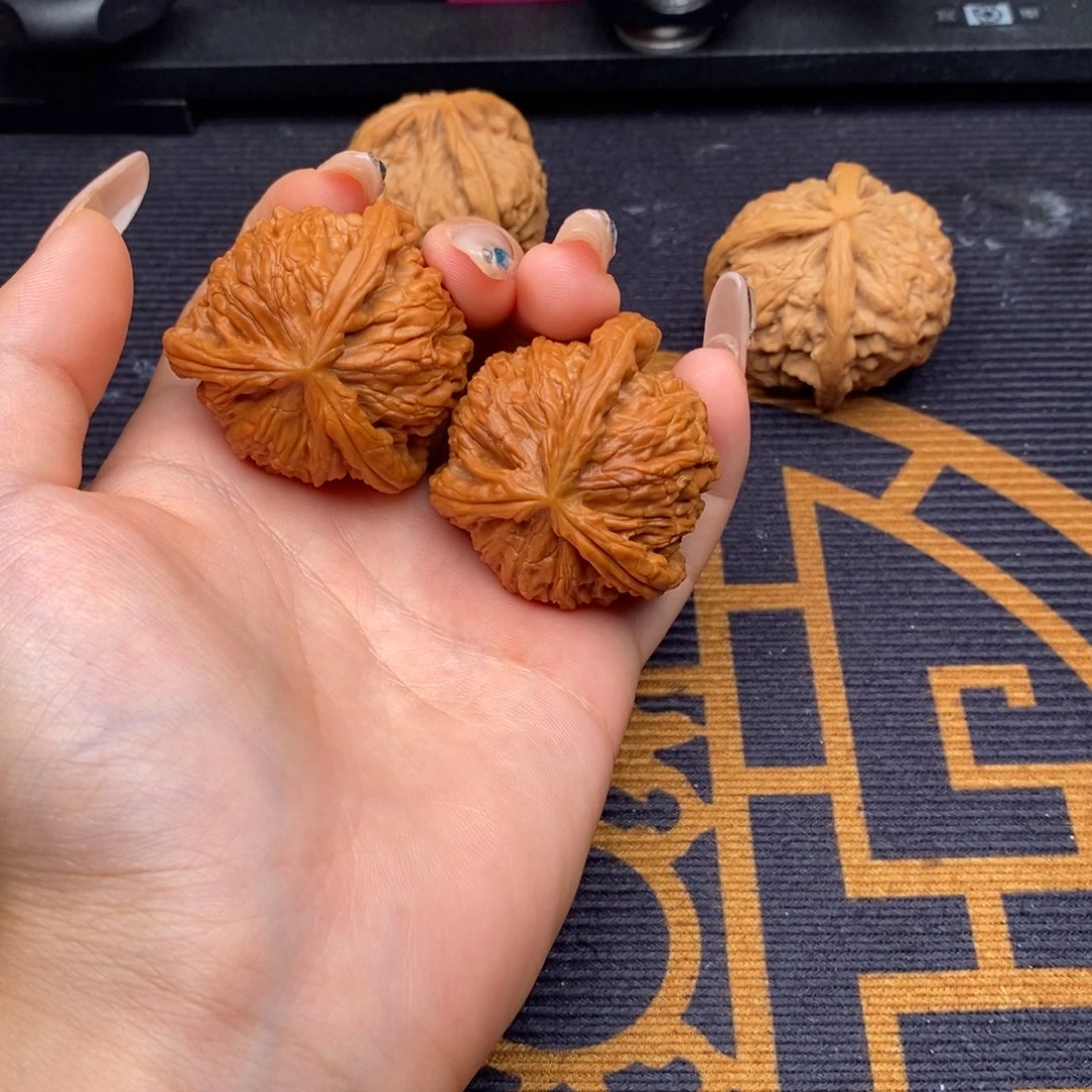 飞***鸟文玩核桃吊坠白狮子