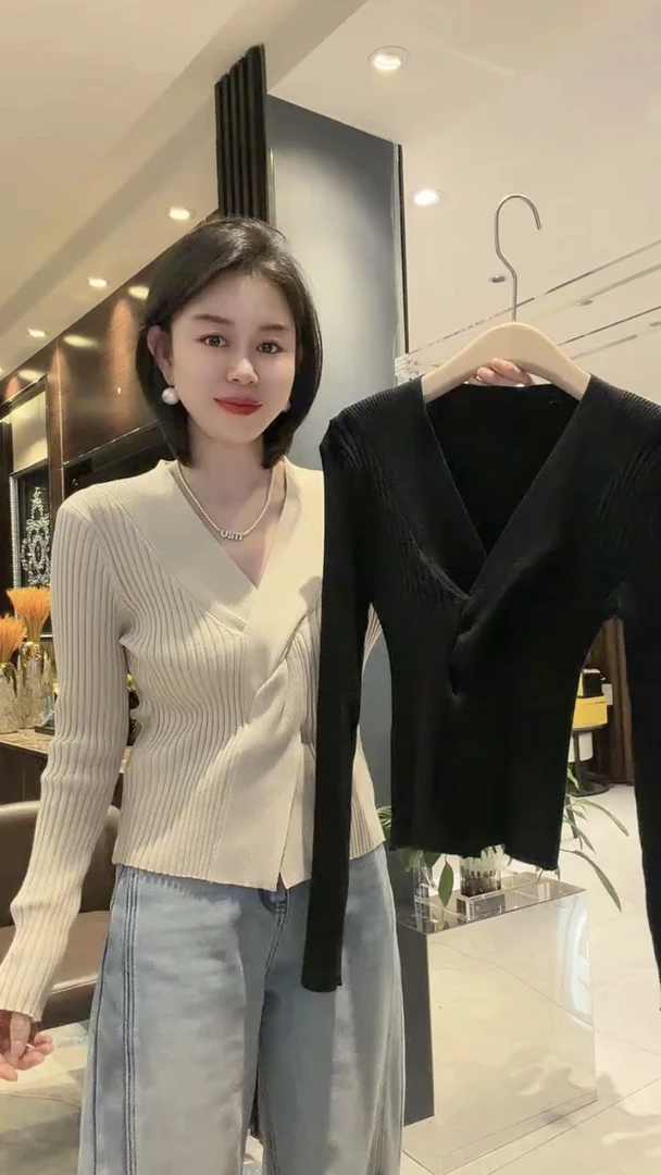 纯欲V领交叉扭结长袖针织衫女2025秋冬款修身内搭气质打底衫上衣