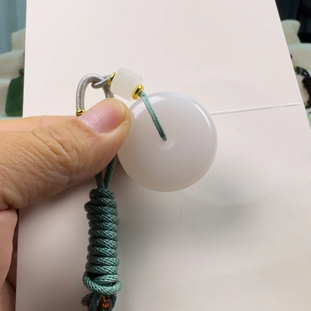 石英质玉（金丝玉）合金颈饰