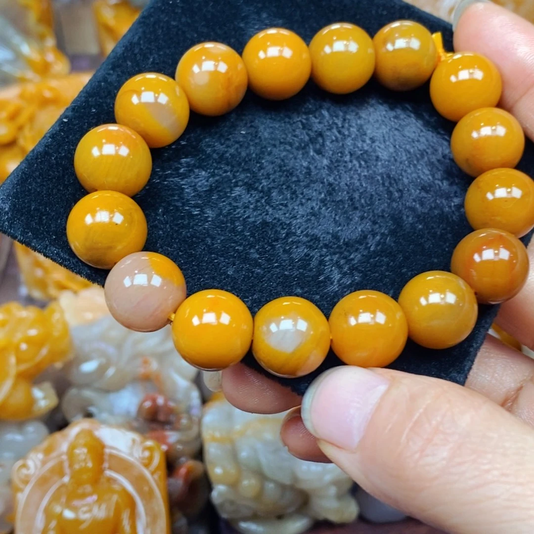 未镶嵌石英质玉（黄龙玉）颈饰
