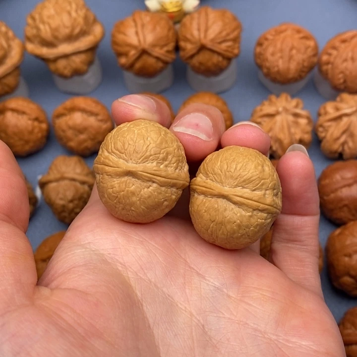 文玩核桃把件蛇皮球