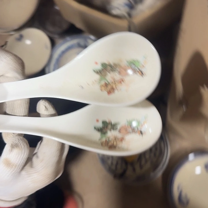 库存微瑕汤勺两个