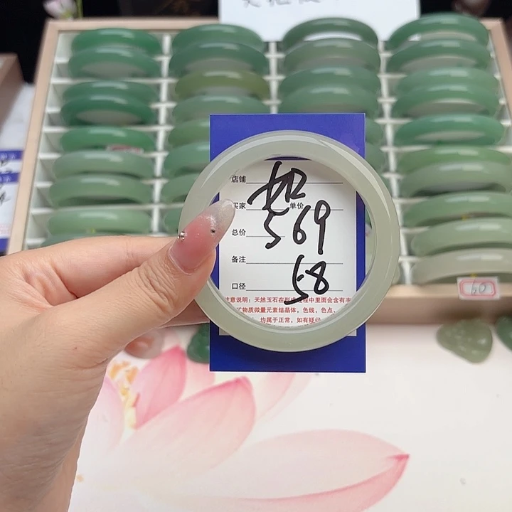 未镶嵌手镯石英质玉