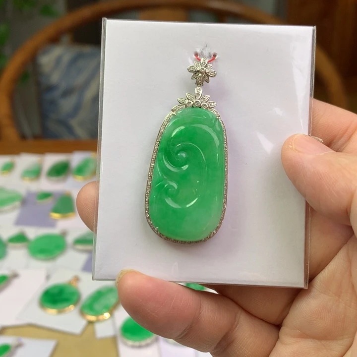 翡翠18K金镶嵌颈饰翡翠翡翠吊坠