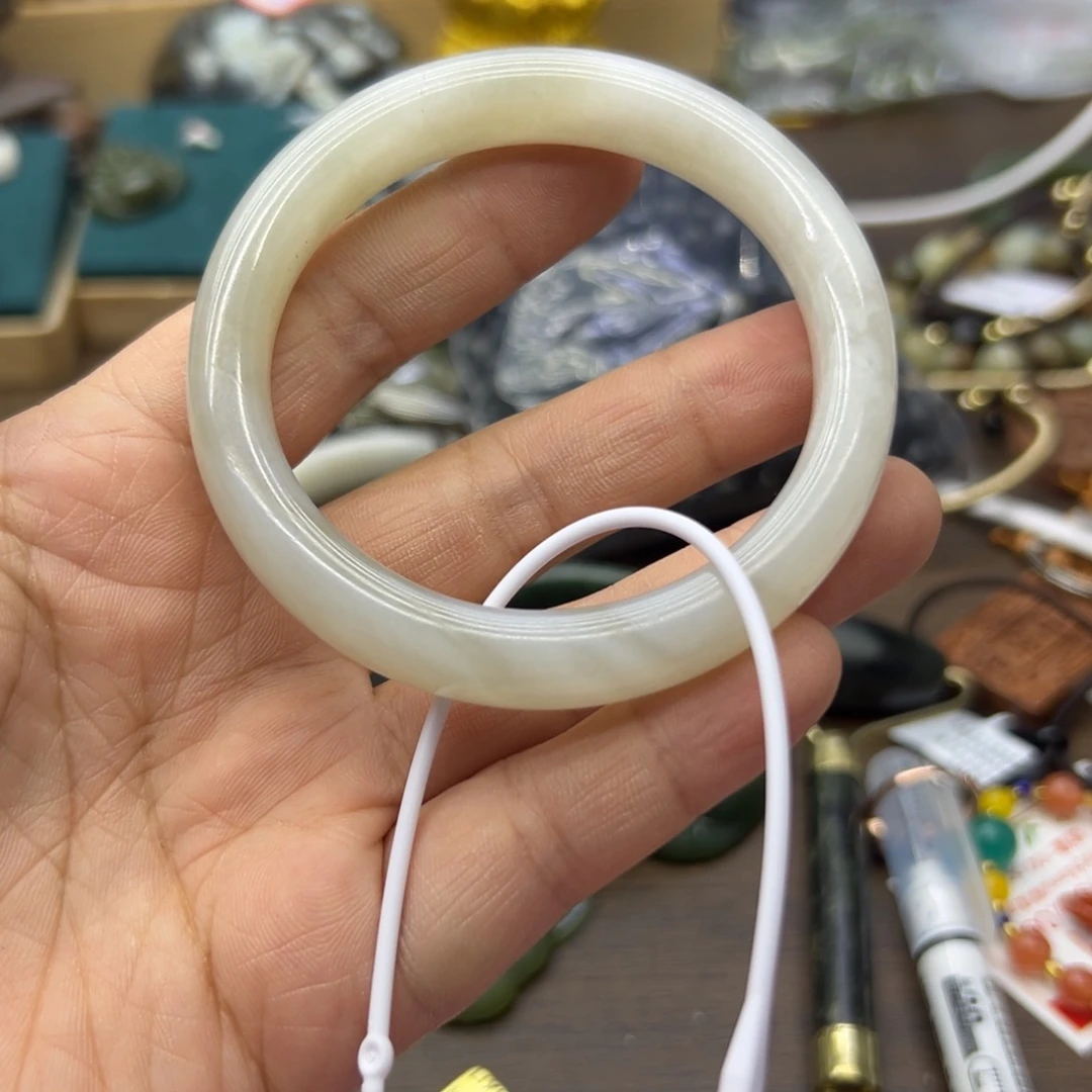 和田玉未镶嵌手镯58圈围222瑕