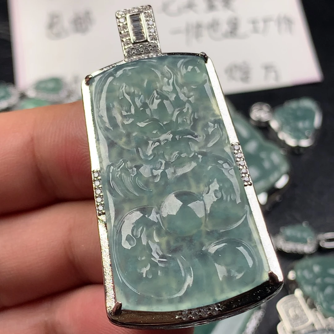 颈饰未镶嵌翡翠飞龙在天