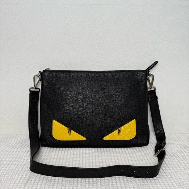 99新 FENDI/芬迪 97新/5744时尚休闲全皮小怪兽斜挎包/可手拿