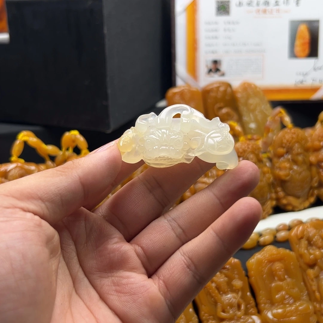 未镶嵌石英质玉（黄龙玉）黄龙玉