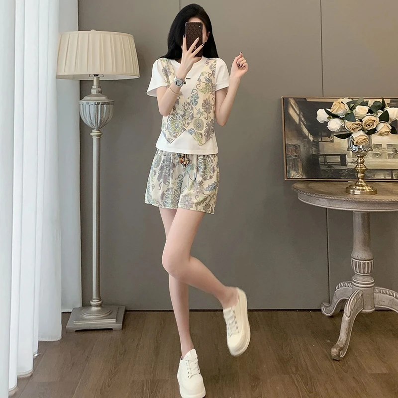 休闲老钱风套装女2025年夏季新款流行小众设计短袖上衣短裤两件套