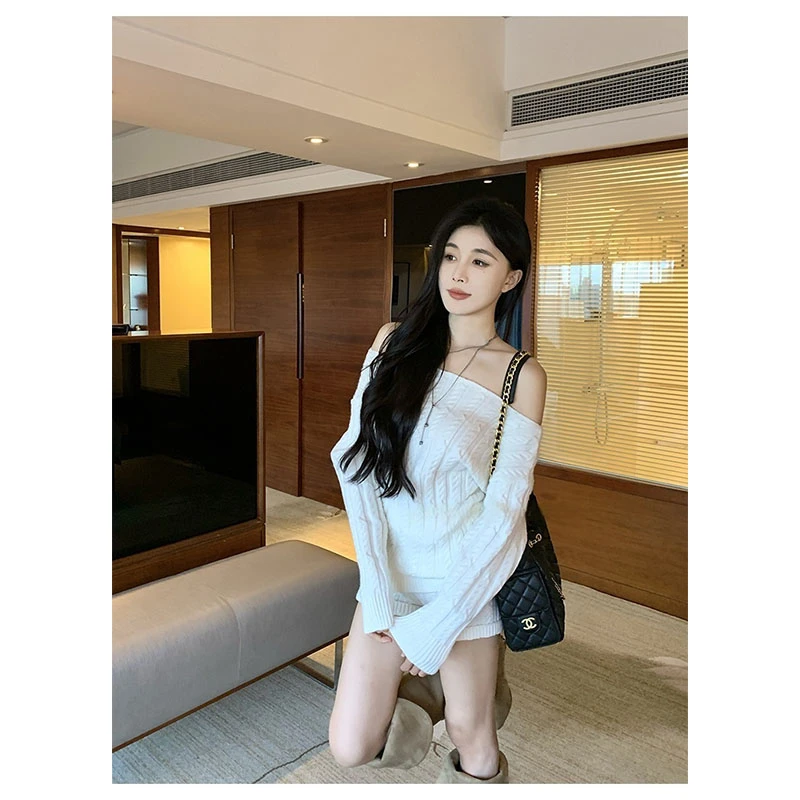 秋季款显瘦修身小众网红穿搭露肩针织上衣休闲宽松百搭短裤两件套