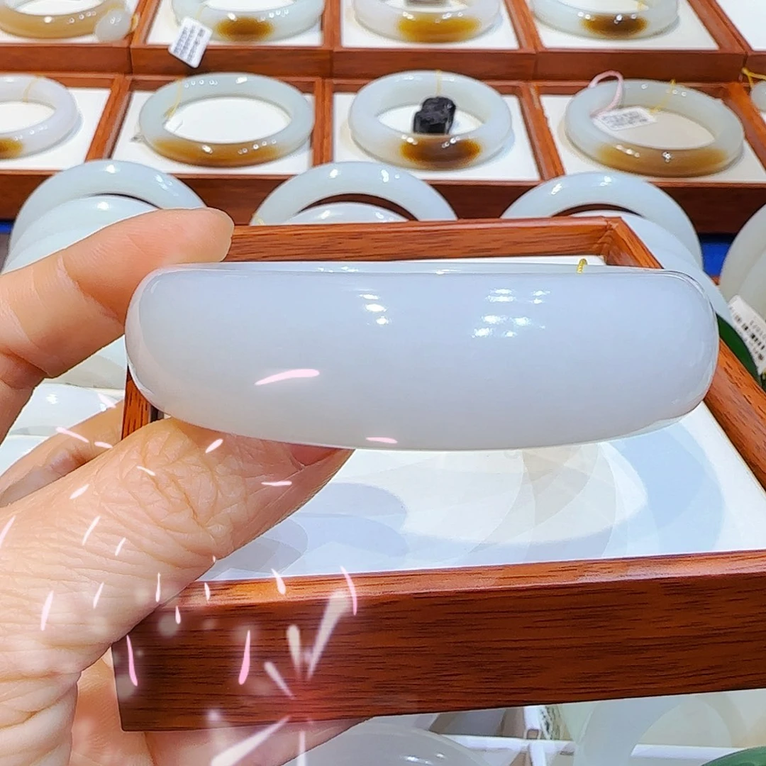 和田玉手镯未镶嵌羊脂白玉58