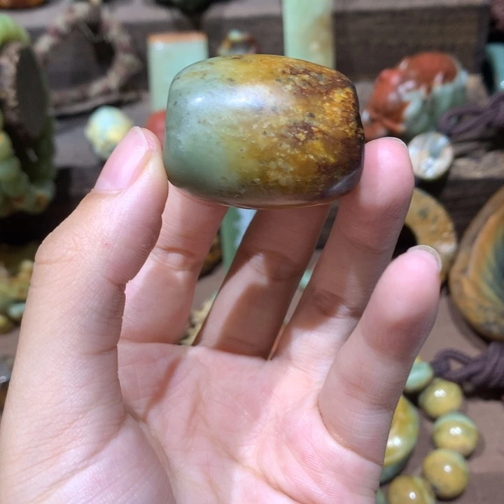 未镶嵌岫岩河磨玉（透闪石质玉）挂件