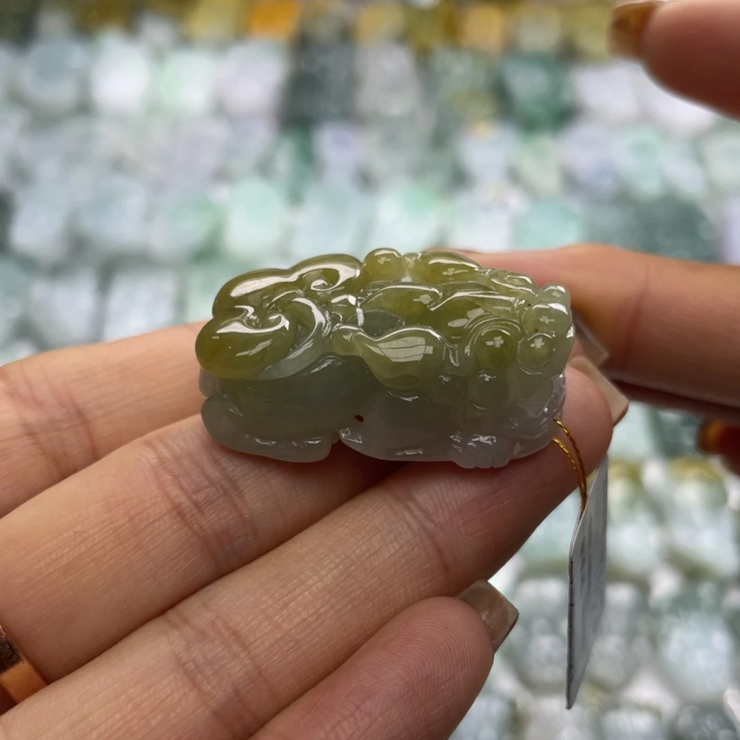 翡翠未镶嵌颈饰貔貅
