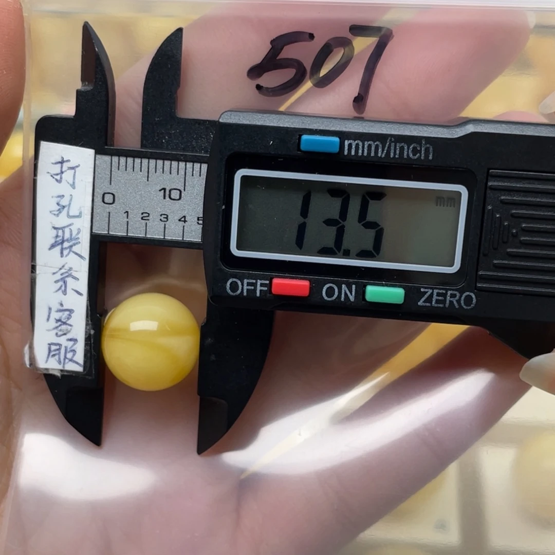 蜜蜡裸石未镶嵌山*蜜蜡