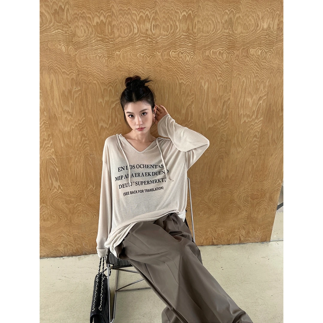 新款夏季爆款v领连帽防晒罩衫女宽松中长款字母印花长袖薄款上衣