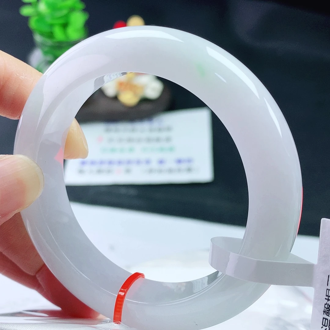 翡翠手镯未镶嵌54圈