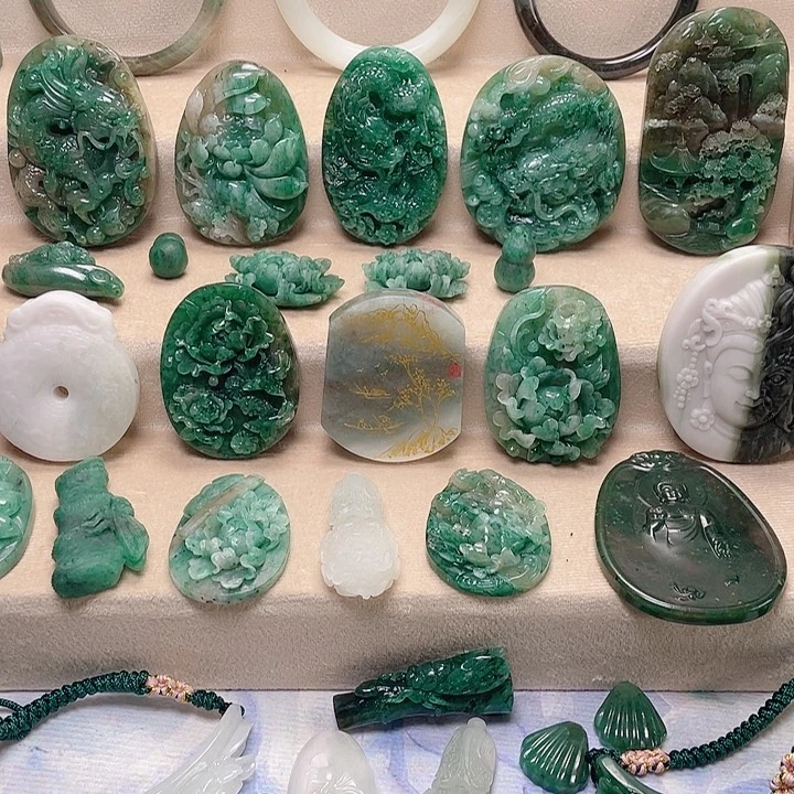 独山玉未镶嵌颈饰
