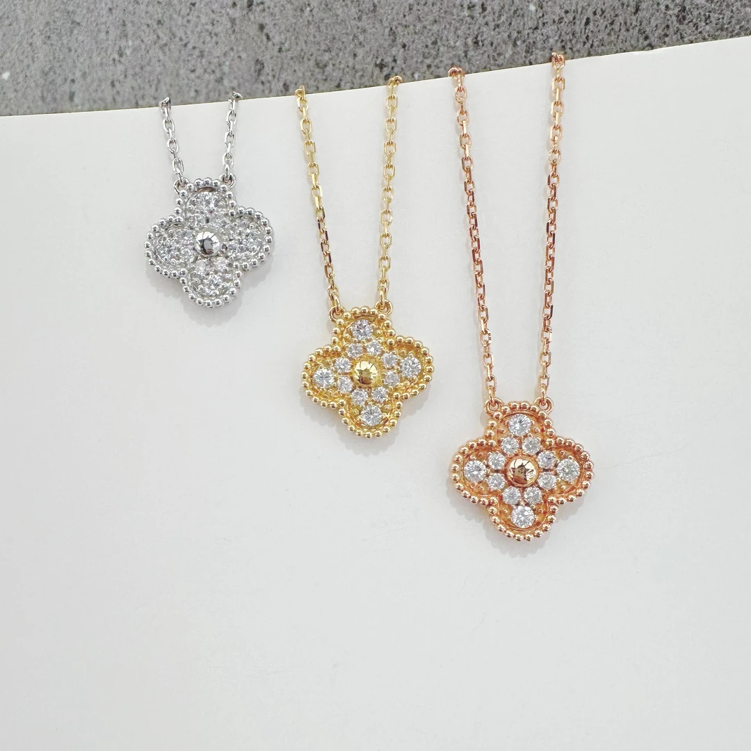 18K金 钻石四叶草项链 轻奢经典大气精致潮流项链 多样性发其一