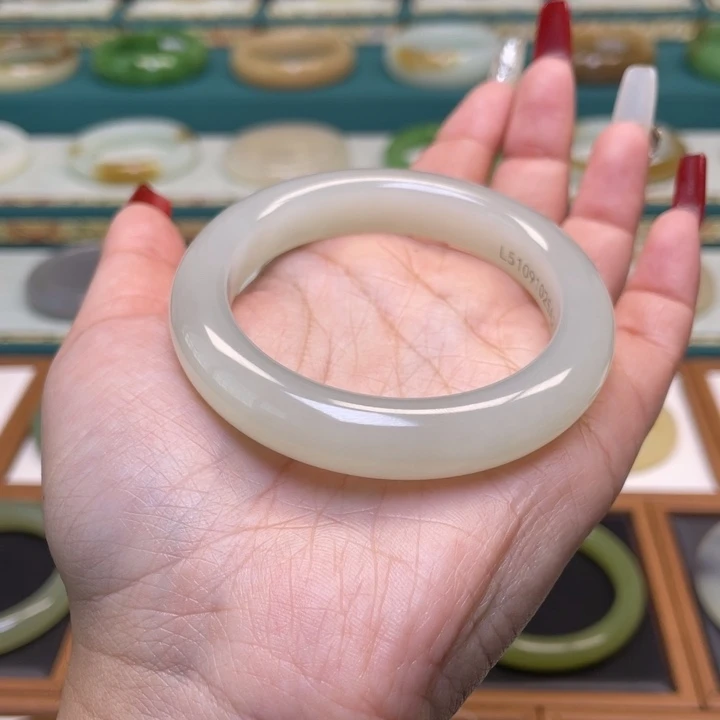 和田玉手镯未镶嵌51