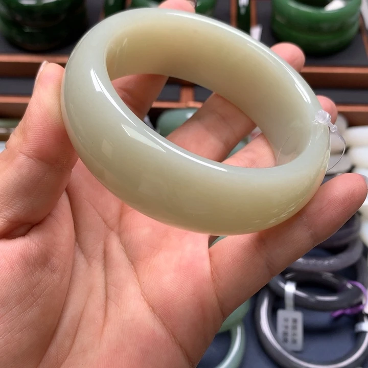 【闪购商品】未镶嵌手镯和田玉