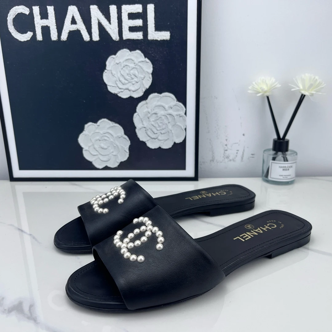 99新 Chanel/香奈儿 chanel香奈儿 黑色双C珍珠拖鞋 39码/jm02286
