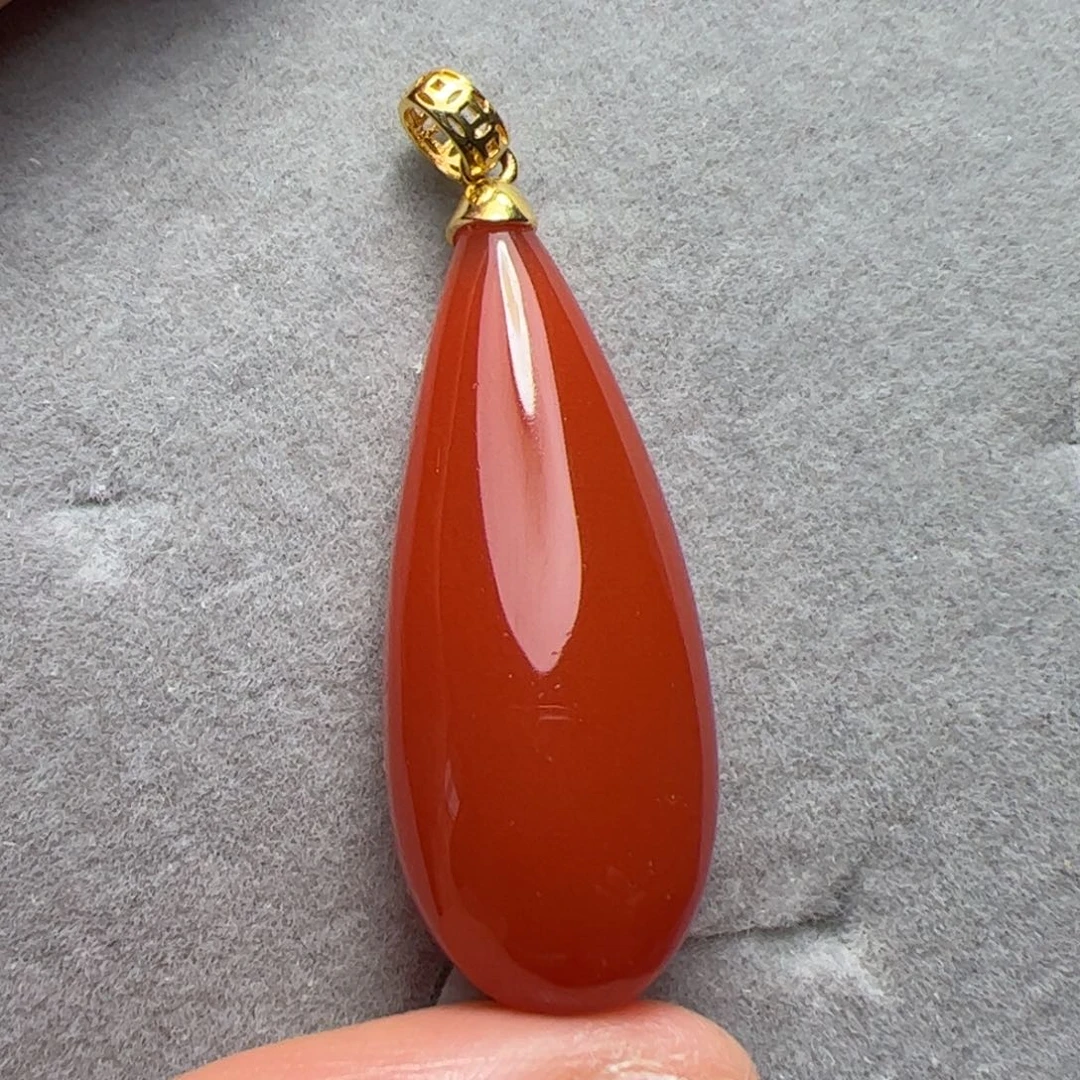 18K金镶嵌吊坠南红玛瑙